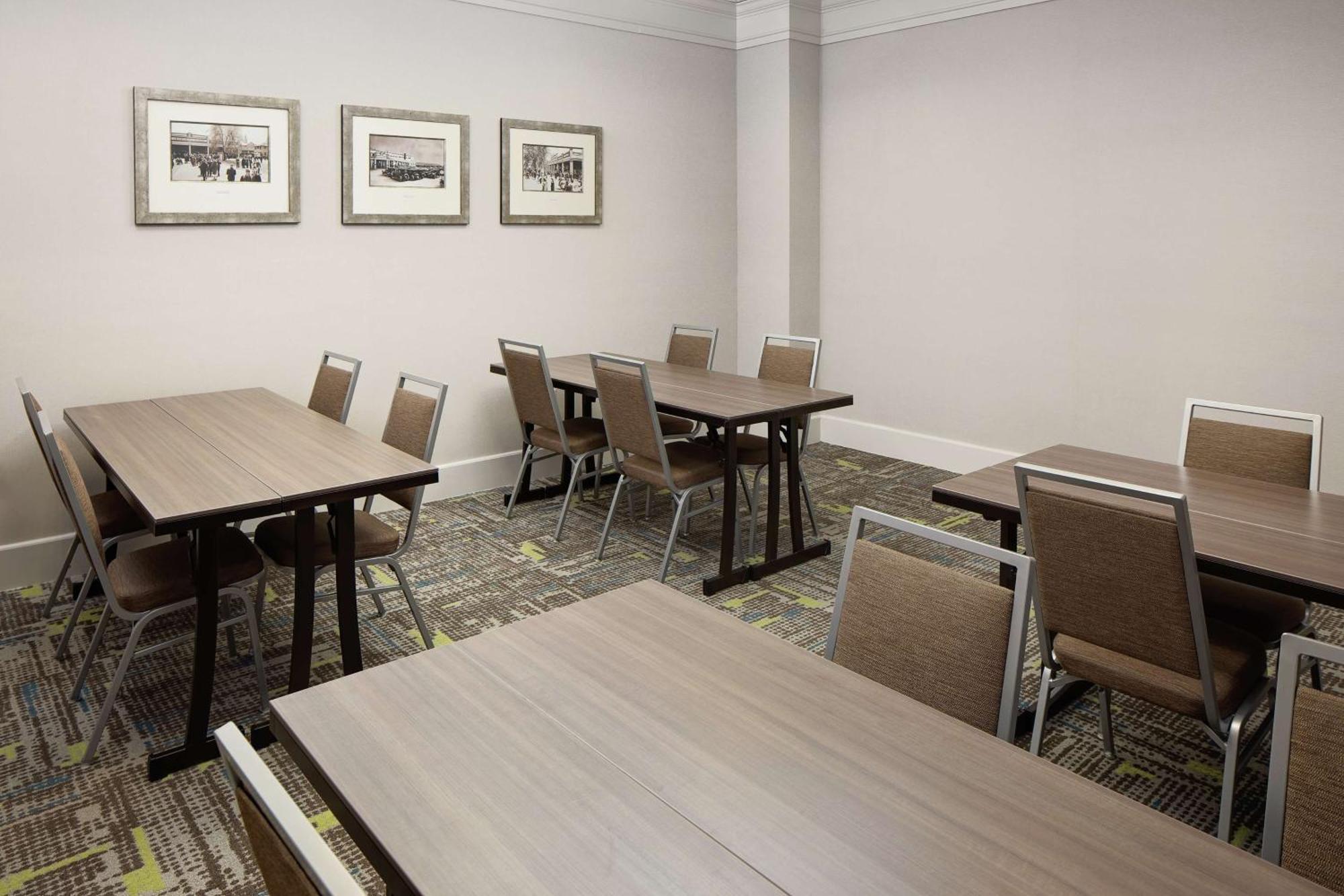 Hampton Inn Louisville Downtown Eksteriør bilde